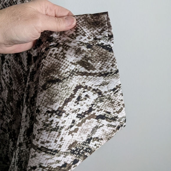 𝅺nwt DKNY Sleeveless Animal Print Jumpsuit Zip Front and Pockets - Picture 8 of 16